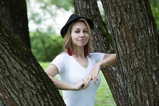 dívka v triku